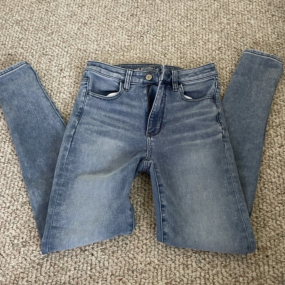 American Eagle Outfitters blue light wash jeans